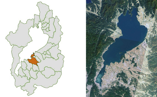 Lago Biwa y población de Omihachiman.
