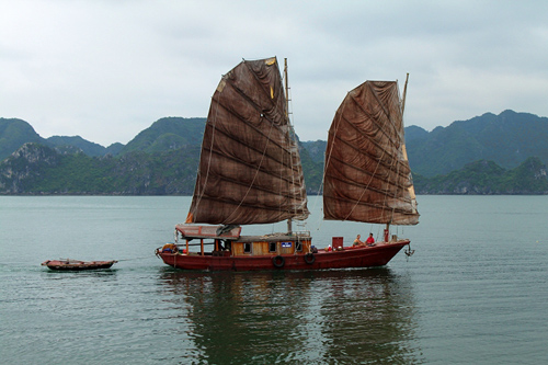Bahía de Ha-Long_junk 1