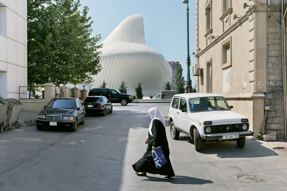 Centro Cultural Heydar Aliyev -Entorno 02